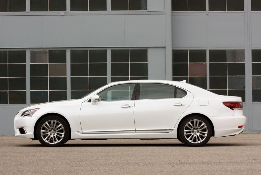  Lexus LS600h L 2013 года  (фото 21 из 45)